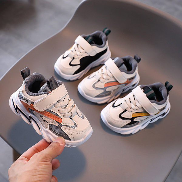 Két színben matricás gyerekcipő