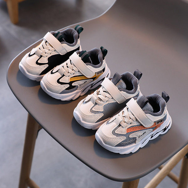 Két színben matricás gyerekcipő