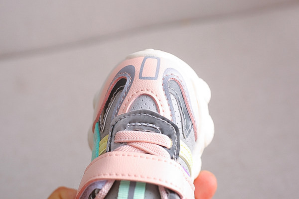 Παιδικά αθλητικά παπούτσια με τραχιά σόλα για αγόρια ή κορίτσια