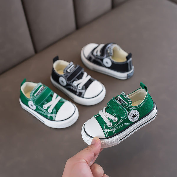 Παιδικά αθλητικά παπούτσια με κορδόνια  και λουράκια βελκρό σε μαύρο και πράσινο χρώμα