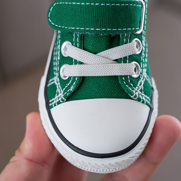 Παιδικά αθλητικά παπούτσια με κορδόνια  και λουράκια βελκρό σε μαύρο και πράσινο χρώμα