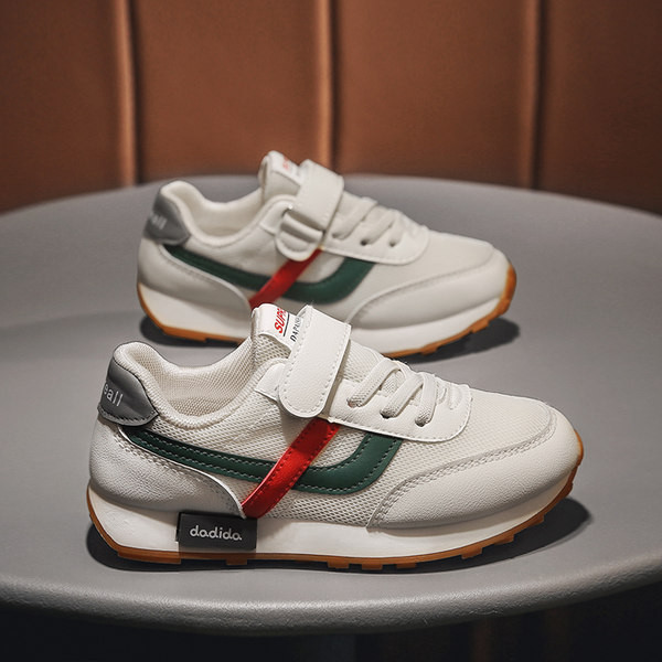 Νέο μοντέλο παιδικά  αθλητικά  παπούτσια για αγόρια σε τρία χρώματα