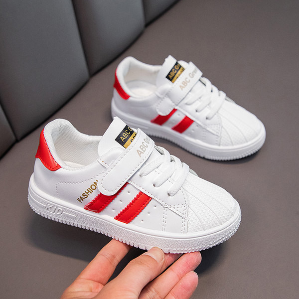 Νέο μοντέλο παιδικά έκο δερμάτινα αθλητικά παπούτια  με επίπεδη σόλα για αγόρια