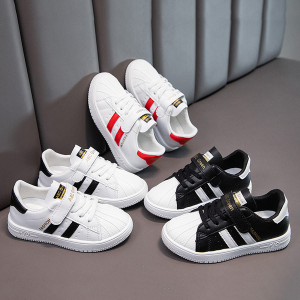 Νέο μοντέλο παιδικά έκο δερμάτινα αθλητικά παπούτια  με επίπεδη σόλα για αγόρια