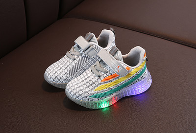 Tavaszi-nyári hálós tornacipő világító talppal