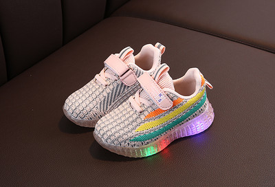 Tavaszi-nyári hálós tornacipő világító talppal