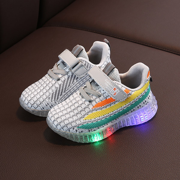 Tavaszi-nyári hálós tornacipő világító talppal