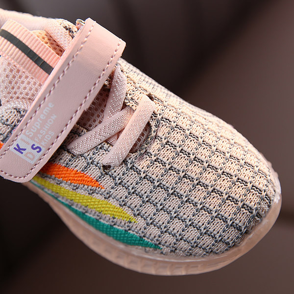 Tavaszi-nyári hálós tornacipő világító talppal