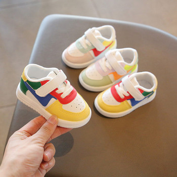 Παιδικά αθλητικά παπούτσια με κούμπωμα velcro και χρωματιστό μοτίβο