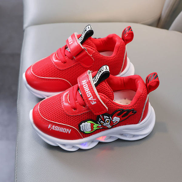 Légáteresztő gyerek tornacipő hímzéssel fiúknak