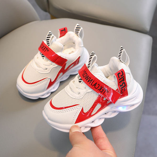 Légáteresztő tornacipő fiúknak - izzó