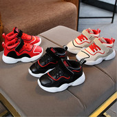 Gyermek tornacipő matricákkal és nyakkendőkkel három színben, fiúknak megfelelő