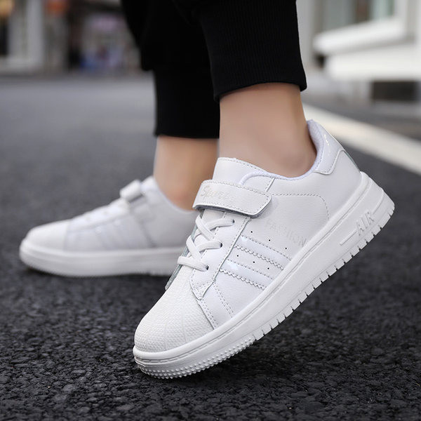 Παιδικά αθλητικά παπούτσια για αγόρια από τεχνητό δέρμα