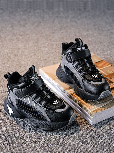 Μοντέρνα φθινοπωρινά αθλητικά παπούτσια  από οικολογικό δέρμα