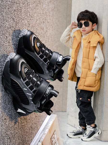 Μοντέρνα φθινοπωρινά αθλητικά παπούτσια  από οικολογικό δέρμα