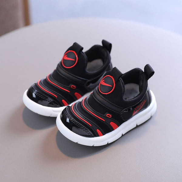Παιδικά αθλητικά παπούτσια σε τρία χρώματα κατάλληλα για αγόρια
