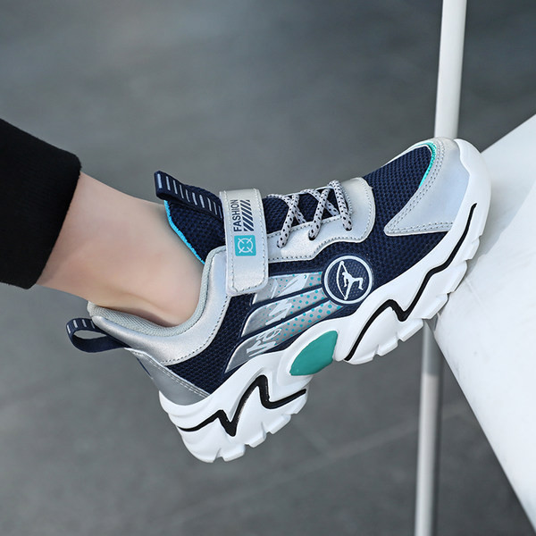 Gyerek tornacipő új modellje durva talppal fiúknak