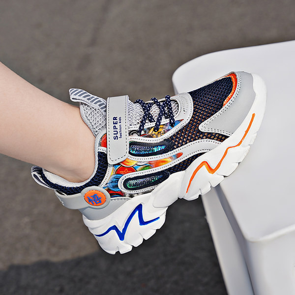 Παιδικά αθλητικά  παπούτσια με πολύχρωμη διακόσμηση και τραχιά σόλα