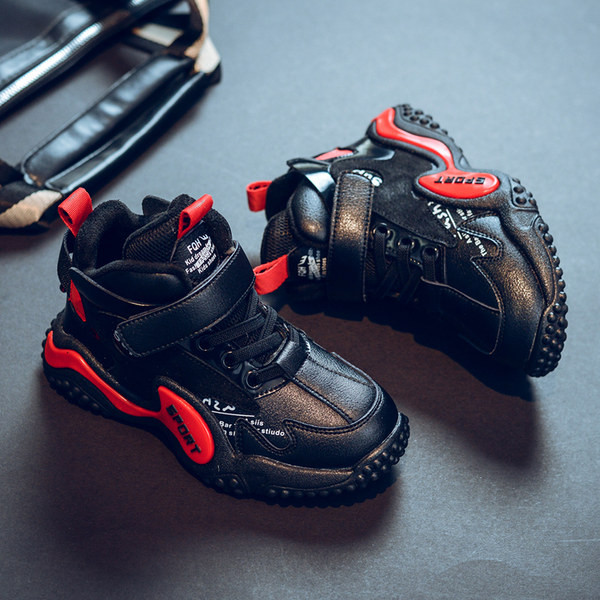 Παιδικά αθλητικά παπούτσια με τραχιά σόλα