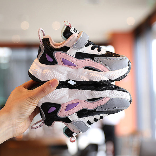 Παιδικά αθλητικά παπούτσια με λουράκια βελκρό και κορδόνια σε τρία χρώματα κατάλληλα για αγόρια