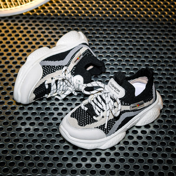 Uus ökonahast ja võrkkangast tossude mudel poistele