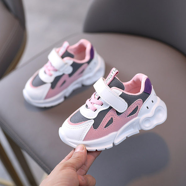 Három színben matricás, lapos talpú gyerekcipő