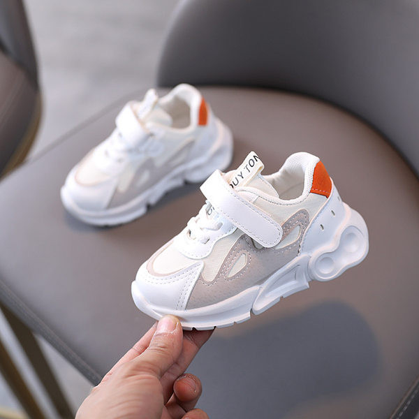 Három színben matricás, lapos talpú gyerekcipő