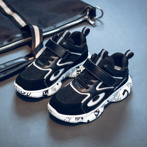 Νέο μοντέλο αθλητικά παπούτσια  για αγόρια με πολύχρωμη σόλα