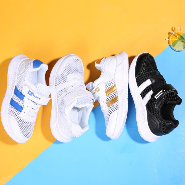 Új hálós gyerekcipő modell fiúknak fehér és fekete színben