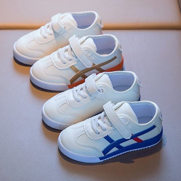 Bērnu kedas ar uzlīmēm un saitēm ar plakanu zoli