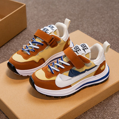 Gyermek tornacipő tépőzárral és fűzővel