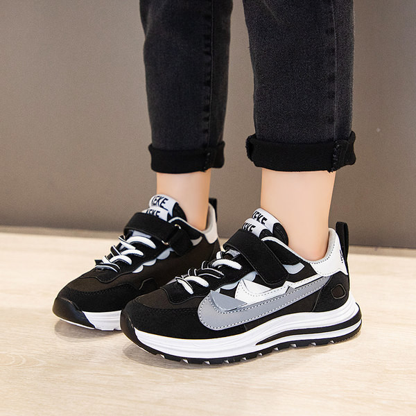 Gyermek tornacipő tépőzárral és fűzővel