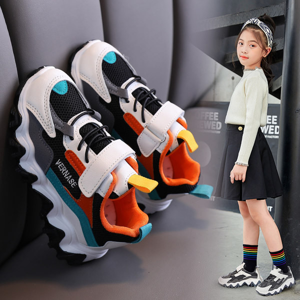 Lezser, színes tornacipő tépőzárral