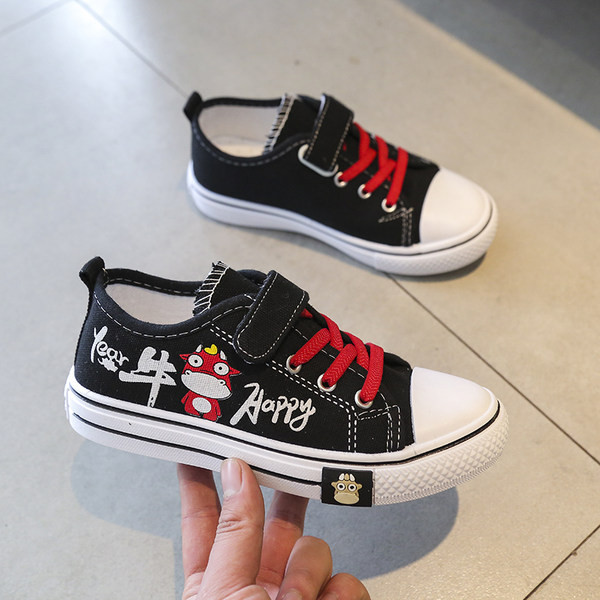 Gyerek tornacipő fiúknak és lányoknak jelentkezéssel