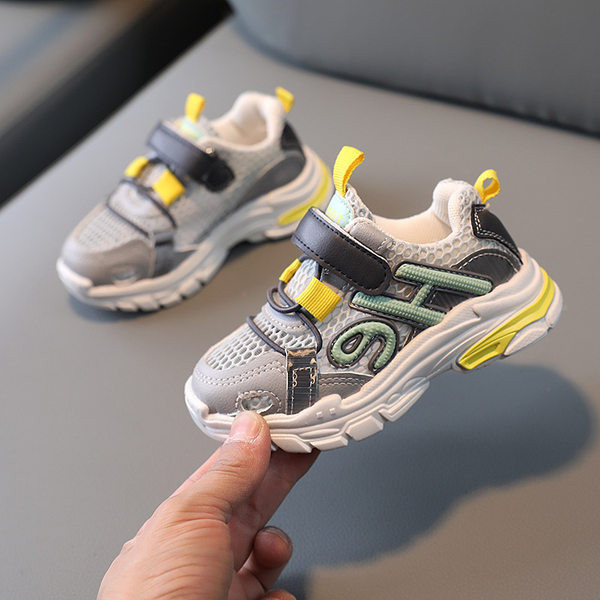 Laste õhku läbilaskvad tikandiga tossud