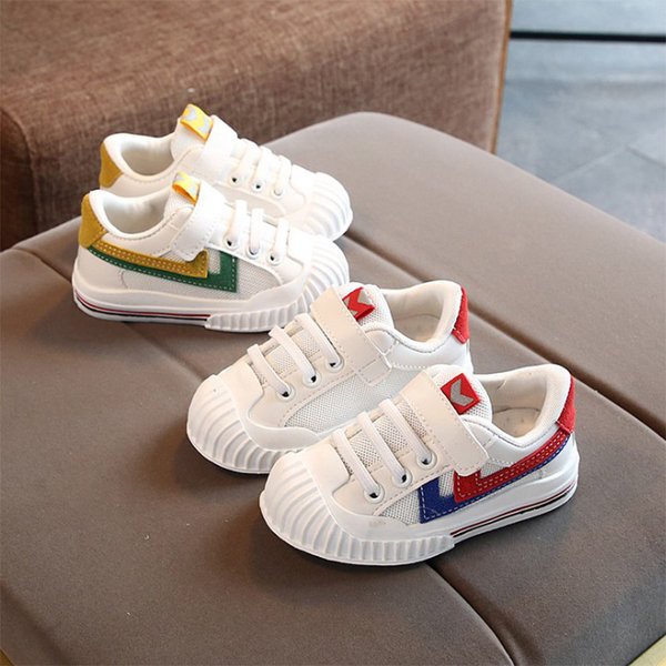 Lapos talpú, fehér, matricás gyerekcipő