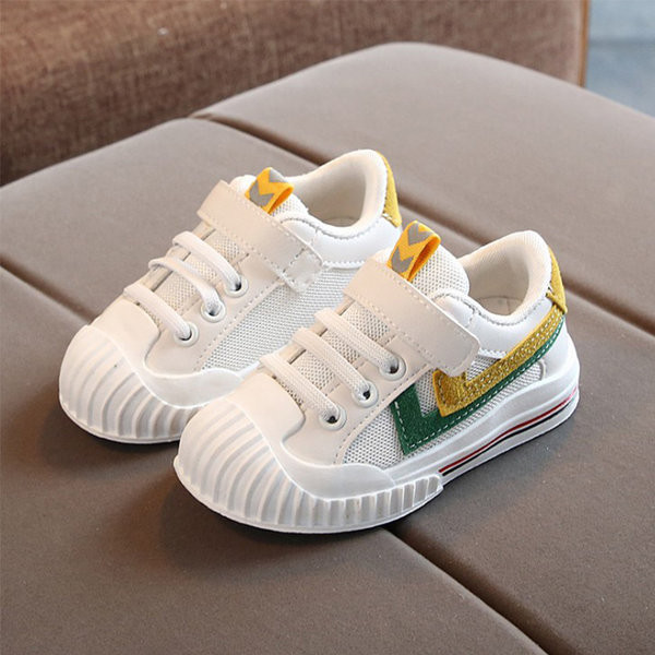 Lapos talpú, fehér, matricás gyerekcipő