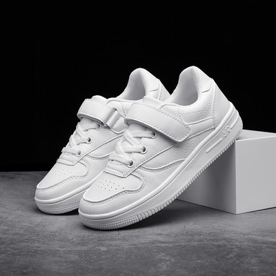 Lapos talpú bőr gyerek tornacipő új modellje