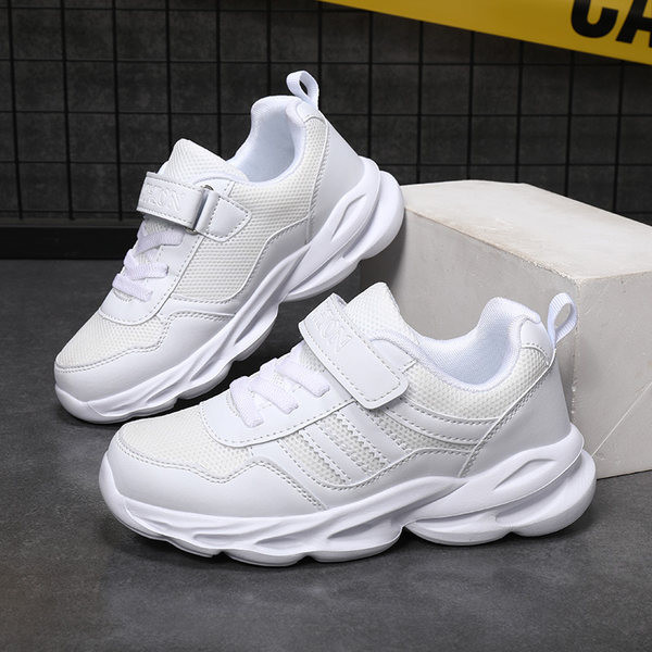 Alkalmi, légáteresztő gyerek tornacipő durva talppal fiúknak