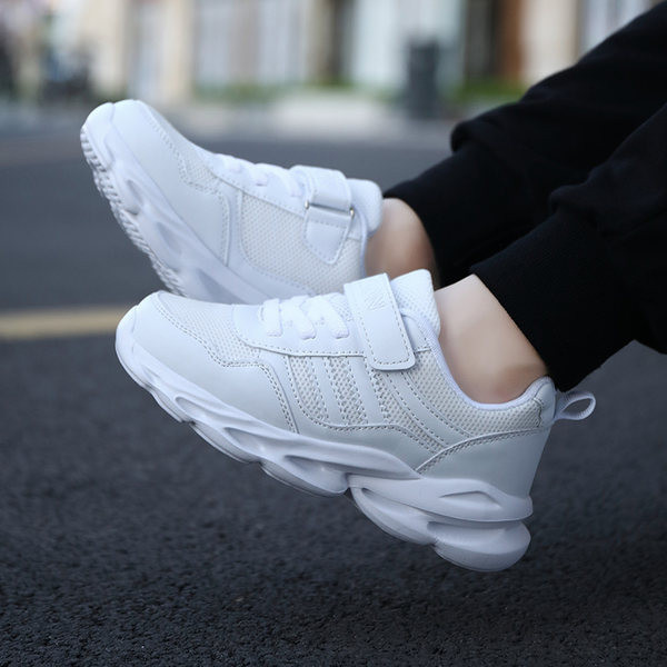 Alkalmi, légáteresztő gyerek tornacipő durva talppal fiúknak