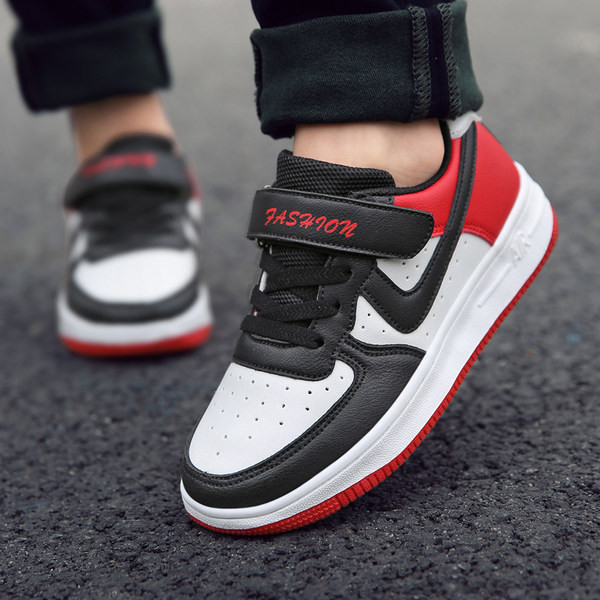 Παιδικά αθλητικά παπούτσια από faux δέρμα με velcro για αγόρια - δύο μοντέλα