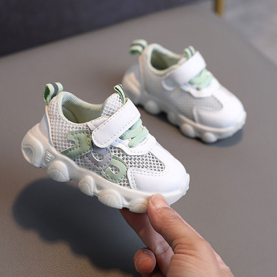 Napi lélegző gyerekcipő emblémával