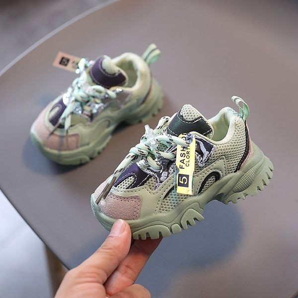 Παιδικά αθλητικά παπούτσια με χρωματιστά κορδόνια  σε τρία χρώματα