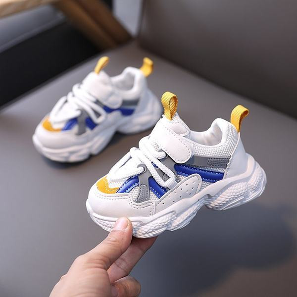 Νέο μοντέλο παιδικά αθλητικά παπούτσια  με κορδόνια σε τρία χρώματα και τραχιά σόλα