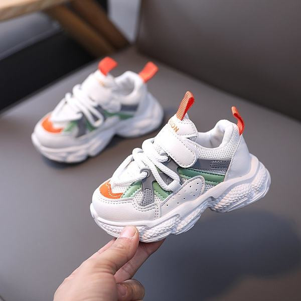 Νέο μοντέλο παιδικά αθλητικά παπούτσια  με κορδόνια σε τρία χρώματα και τραχιά σόλα