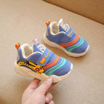 Παιδικά αθλητικά παπούτσια με χρωματιστό μοτίβο σε τρία χρώματα