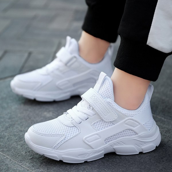 Napi lélegző gyerekcipők fehér és fekete színben fiúknak