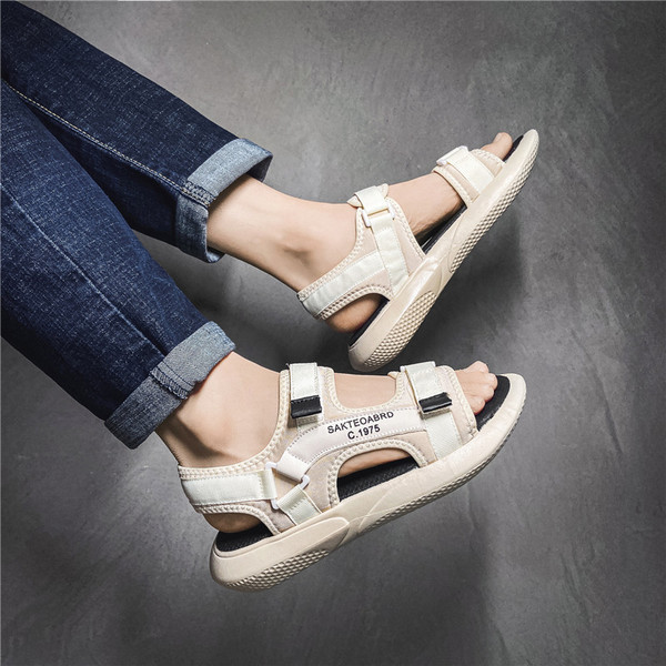 Új feliratos szandálmodell - férfiaknak