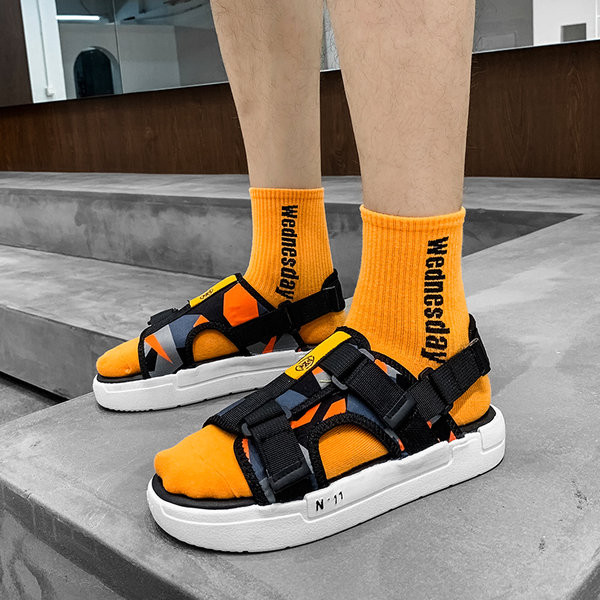 Νέο μοντέλο σανδάλια με επίπεδη σόλα - για άνδρες