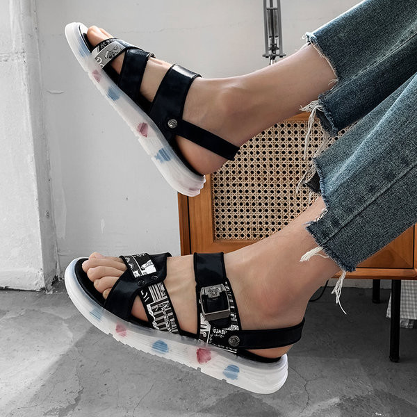 Férfi szandál csattal és lapos talppal